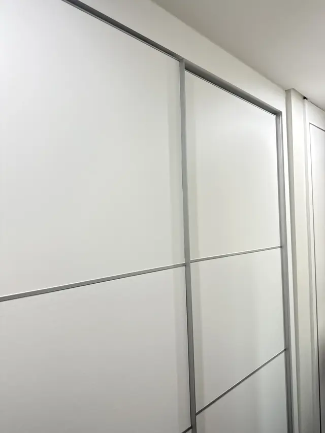 흰색 슬라이딩 붙박이장 문 수리 시공 후