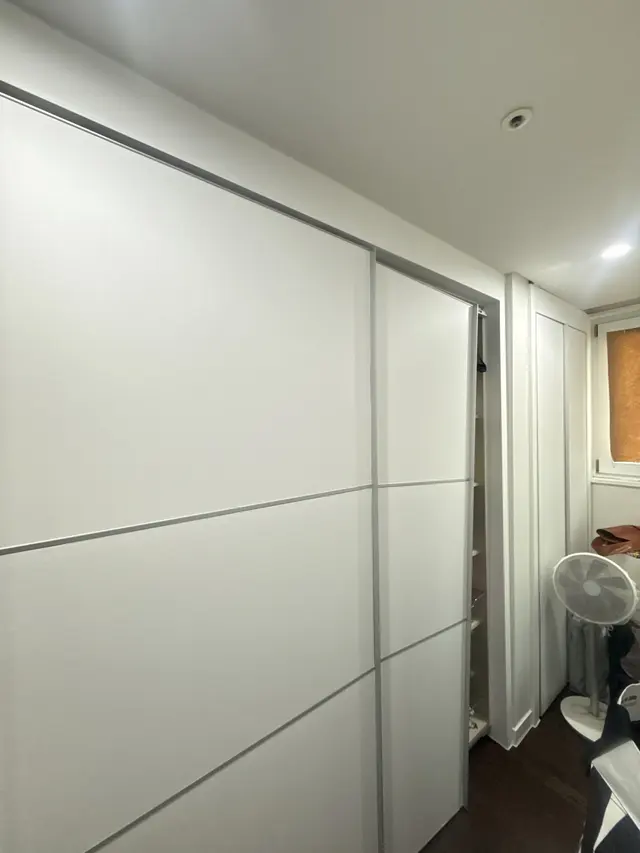 흰색 슬라이딩 붙박이장 문 수리 시공 전